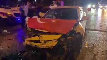 Bursa'da ters yöne giren otomobil kazaya karıştı: 7 yaralı