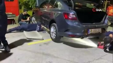 Bursa'da araç içinde yılan paniği! İtfaiye müdahale etti...