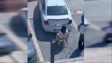Aracını park etmek isteyen sürücü şoke oldu! Sandalyede oturdu, inatla kalkmadı...