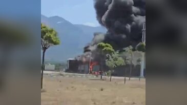 1-Bursa'da bir anda gökyüzü karardı! O anlar kamerada