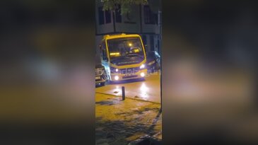 Bursa'da hatalı park çilesi bitmiyor! Belediye otobüsü de engele takıldı...