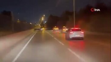 Bursa'da trafikte korku dolu anlar! Otomobili böyle sıkıştırdılar...