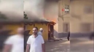 Bursa'da yanan eve vatandaşlar seferber oldu!