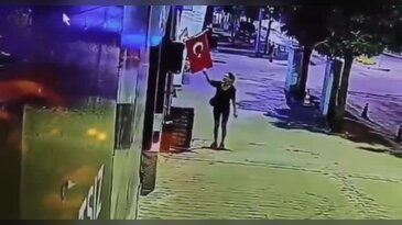 Bayrağa çirkin saldırı! Polis her yerde bu kadını arıyor