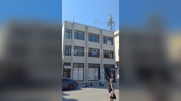 Bursa'da meydan planlarında yer alan eski banka binası satışta