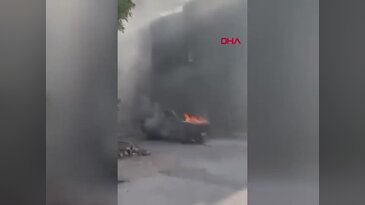 Bursa'da park halindeki araç alevler içinde kaldı...