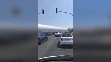 Görüntü Bursa'dan! Devasa uzunluktaki tır trafik ışıklarında sıkışıp kaldı