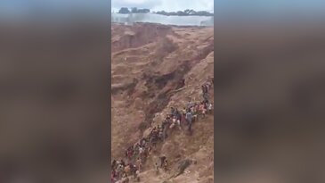 Doğanın acıması yok! Toprağın onlarca insanı diri diri yuttuğu anlar kamerada