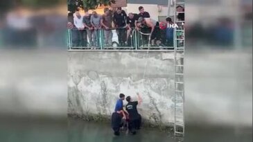 Tarsus'ta korku dolu anlar: Kanala düşen genci arkadaşı kurtardı