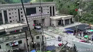 Bir ülkeyi sarsan felaket! Korkunç görüntüler: Çok sayı ölü var, 400'e yakın kişi de kayıp...
