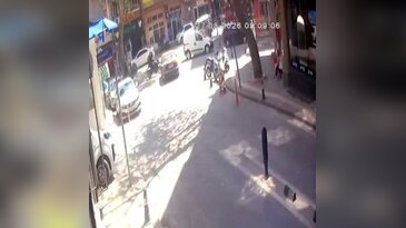 Bursa'da otomobil ile motosiklet çarpıştı!