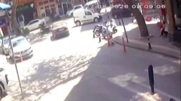 Bursa'da kavşakta feci çarpışma! Motosiklet sürücüsü böyle savruldu