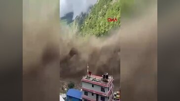 Nepal'de felaket büyüyor: Selde can kaybı 389 oldu