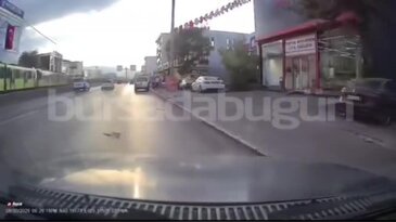 Bursa'da kaza 'geliyorum' dedi! Yan yoldan öyle bir çıktı ki...