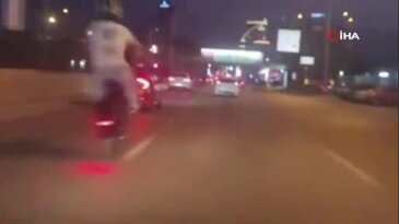 Bursa'da pes dedirten görüntü! Plakasız motosikletle...