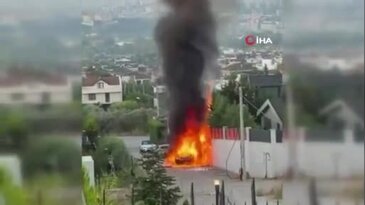 Bursa'da park halindeki araç alev topuna döndü!