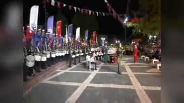 Bursa Yenişehir'de Altın Biber Festivali'ne 88 kişilik gösteri damga vurdu