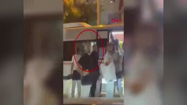 Adana'da dolmuşta yaşı küçük kişiye saldırı kamerada
