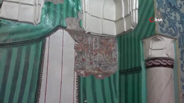 Bursa'da 550 yıllık camide şaşırtan keşif! Duvarlardan tarih çıktı