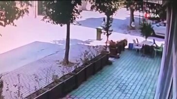 Bursa'da kaza anı saniye saniye kamerada! Otomobil karşı şeride savruldu