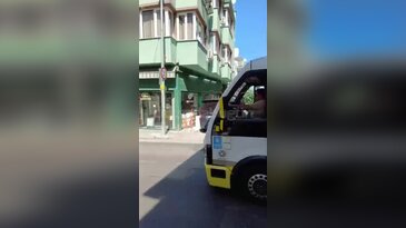 Bursa'da eşya taşıma çalışması trafiği tehlikeye attı