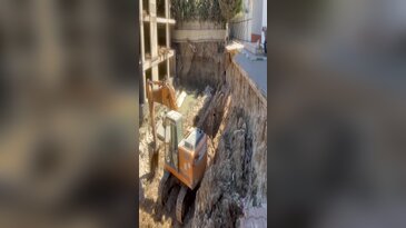 Bursa'da korkutan olay! Okul bahçesinin istinat duvarı çöktü