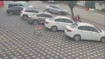 Bursa'da otomobilin 3 araca çarptığı kaza kamerada