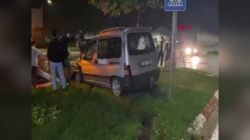 Bursa'da yağışlı havada kontrolden çıkan araç ağaca çarptı! Yaralılar var...