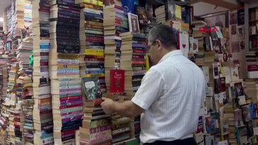 Bir zamanlar haftada tükeniyordu! Bursa'daki sahafın raflarında 35 bin kitap birikti