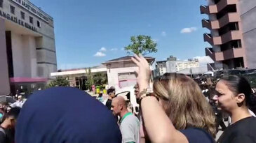Bursa'da ilkokulu önünde her gün aynı tehlike! Veliler çözüm istiyor