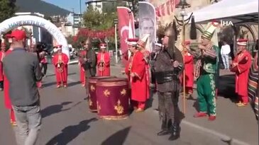 Bursa'da Avrupa Hareketlilik Haftası'nda renkli görüntüler! Heykel'de vatandaşlar bir araya geldi