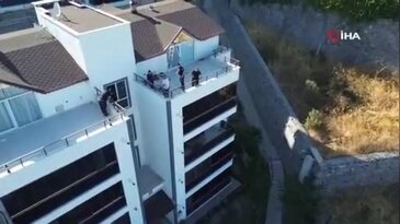 Bursa'da yürekleri ağza getiren iş kazası: Balkona düştü