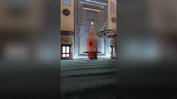 Bursa'daki tarihi caminin duvarında gözden kaçan 'Mecnun' detayı!