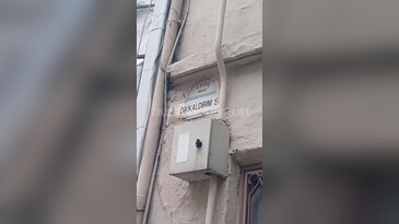 Bursa'da bir ilginç sokak! Girmek için çıkmak gerekiyor...