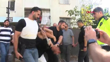 Hareketli anlar! Yakalanacağını anlayınca el bombası alıp kendisini eve kilitledi