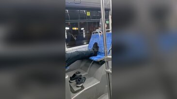 Bursa'da pes dedirten manzara! Otobüsü evin salonuna çevirdi
