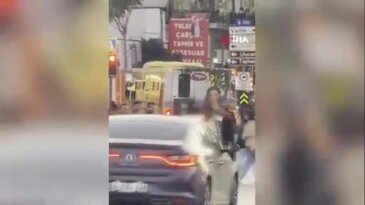Bursa'da tehlikeyi hiçe saydılar! İki çocuğun yolculuğu kameraya yansıdı