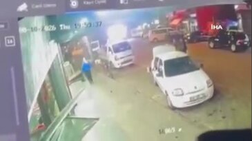 Aracını yol kenarına park etmek isterken markete daldı!