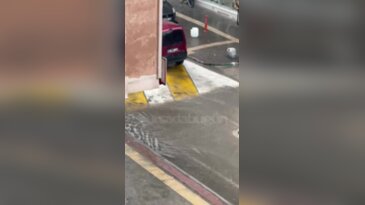 Bursa'da yağmur aniden bastırdı! Yollarda su birikintileri oluştu...