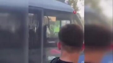 Bursa'da trafikte sinirler gerildi! Otobüs ve minibüs şoförleri tartıştı