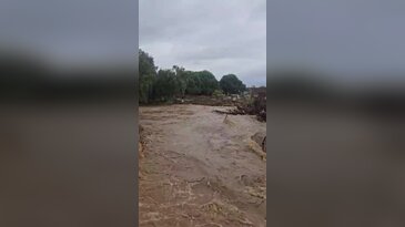 Bursa'da yağış sonrası taşan dere köprüyü yıktı, ulaşım kesildi!