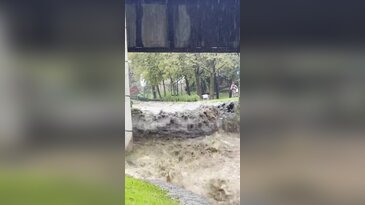 Bursa'nın göbeğindeki dere coştu! Zemini titreten şiddet...