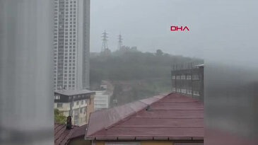 İnanılmaz görüntüler! Dağdan gelen sel suları evin çatısını bastı...