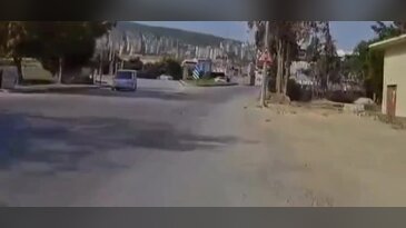 Orhangazi'de aynı yolda iki farklı kaza tehlikesi kamerada! '' Kazalar hep böyle oluyor, zor durdum''