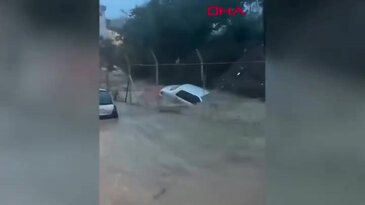 Sel felaketinde yürek yakan anlar!