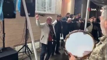 Bursa'da yağmur değil, Arnavut damadın şovu konuşuldu!