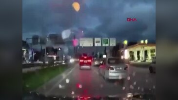 Bursa'da Yol Verme Tartışması Kamerada! Araçları Birbirlerinin Üzerine Sürdüler
