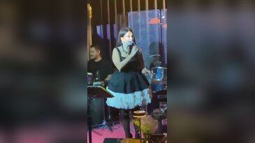 Nesrin Erol Bahtiyar Cuma gecesine şarkılarıyla renk kattı