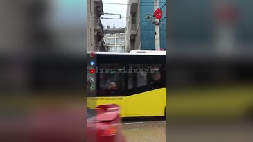 Bursa'nın kalbinde Türk bayraklarına özensiz görüntü!