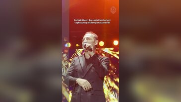 Ferhat Göçer, Bursa'da Cumhuriyet coşkusunu şarkılarıyla taçlandırdı!